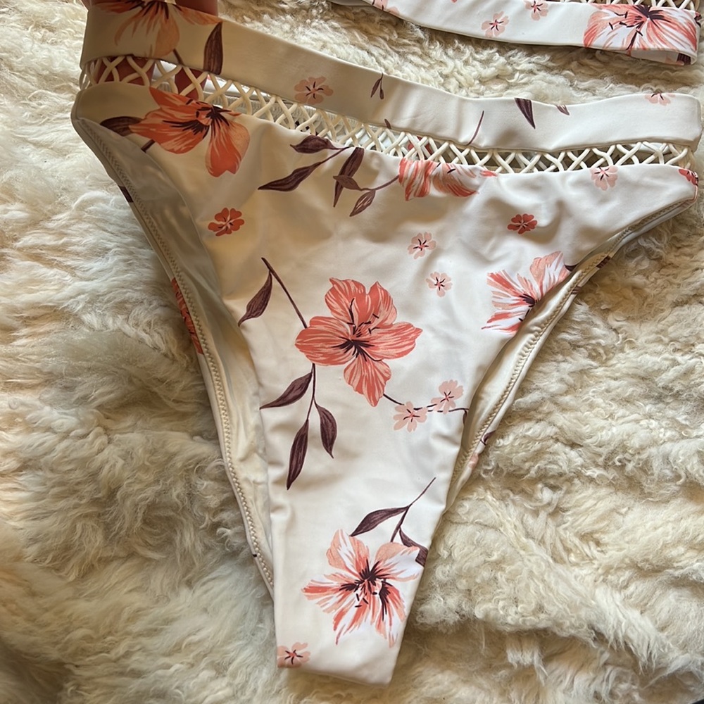 Bikini. - Picture 3 of 3